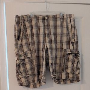 Lee Men's Beige Plaid Cargo Shorts